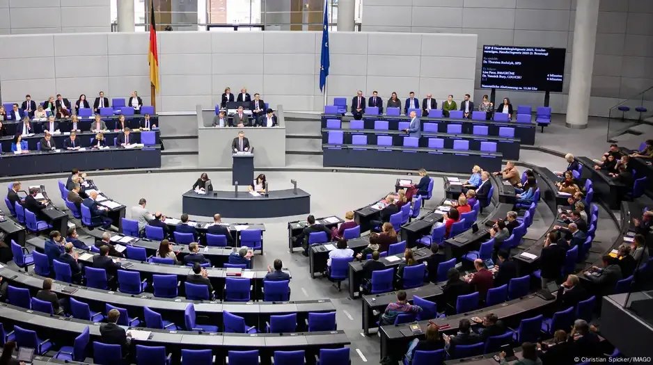 البرلمان الألماني يرفع الحصانة عن نائب آخر من حزب البديل وسط تحقيقات