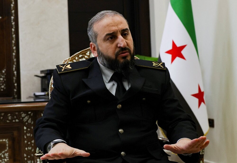 وزير الدفاع السوري يعلن اكتمال دمج الوحدات العسكرية: خطوة نحو هيكلة موحدة