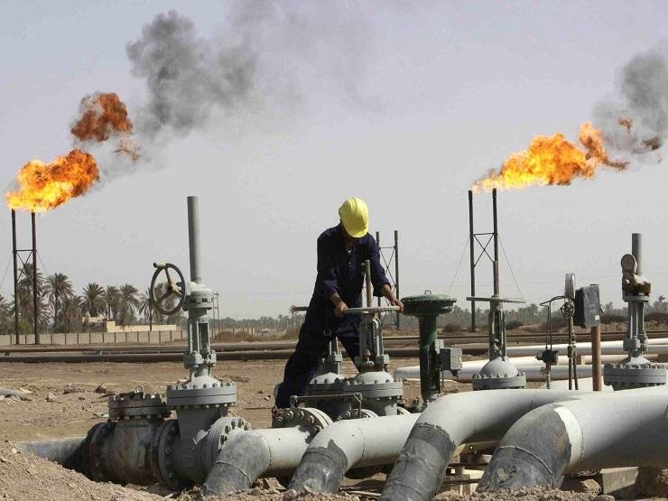 تصاعد التوترات الإقليمية يقفز بأسعار خام برنت إلى أعلى مستوى منذ يناير