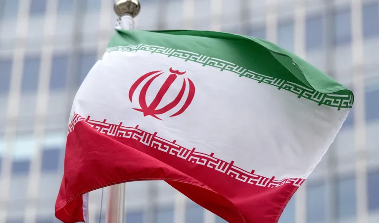 إيران تعلّق الدراسة في جميع أنحاء البلاد بعد الضربات الإسرائيلية