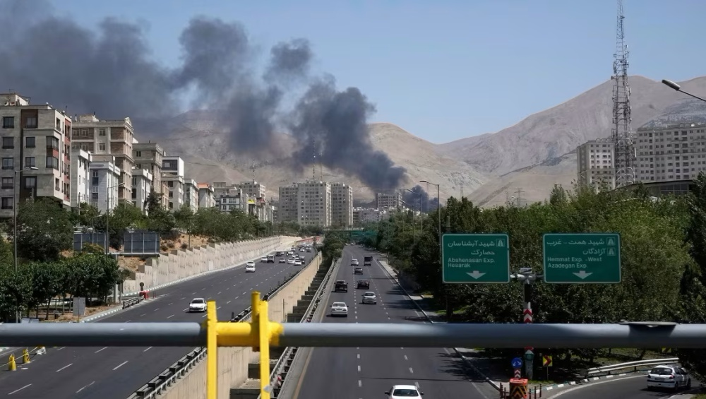 تصعيد خطير: غارات إسرائيلية تستهدف طهران بعد إنذار بالإخلاء