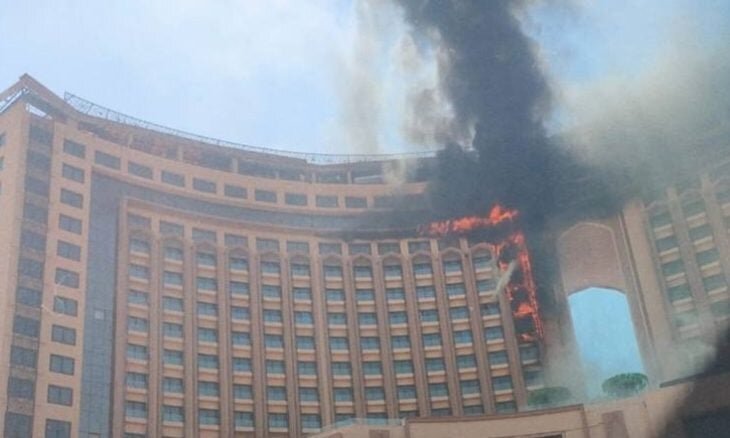 حريق هائل يلتهم فندقاً ضخماً في بغداد بعد شهرين من افتتاحه