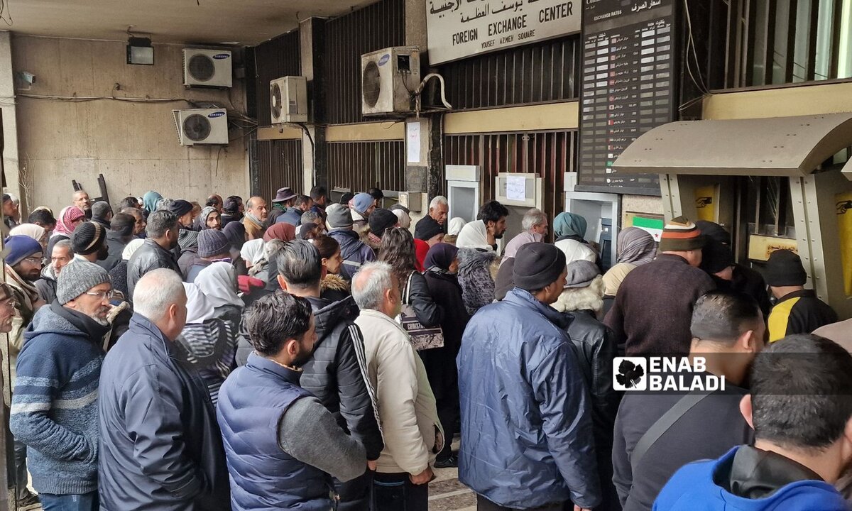 ضوء أخضر أمريكي لتمويل قطري لرواتب موظفي القطاع العام في سوريا: خطوة نحو تخفيف العقوبات؟