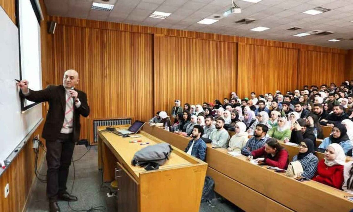 فرصتك للدراسة في الخارج: منح دراسية للسوريين في إيطاليا وكازاخستان بتمويل كامل