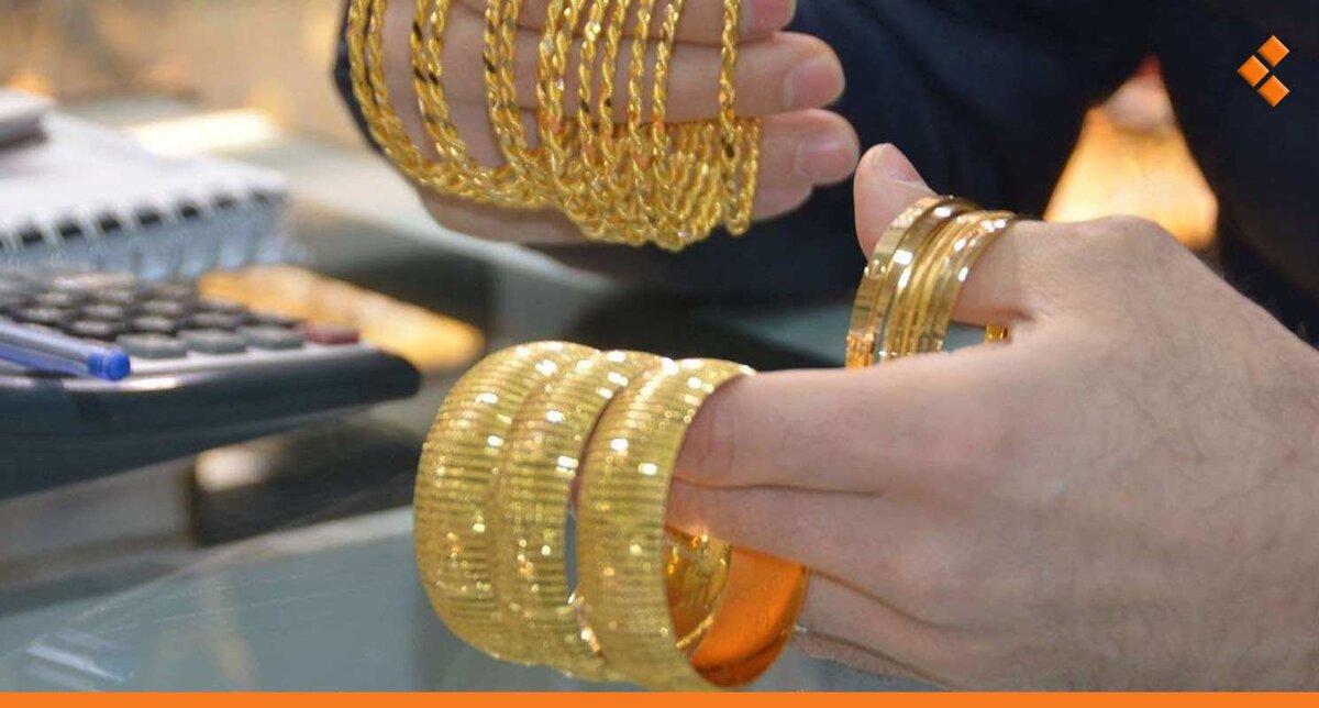 الليرة السورية تستعيد عافيتها أمام الدولار والذهب يتراجع.. آخر التطورات في الأسواق