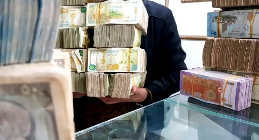 وزارة المالية السورية تعلن عن خطة لزيادة الرواتب والأجور تصل إلى 400% بتمويل قطري جزئي