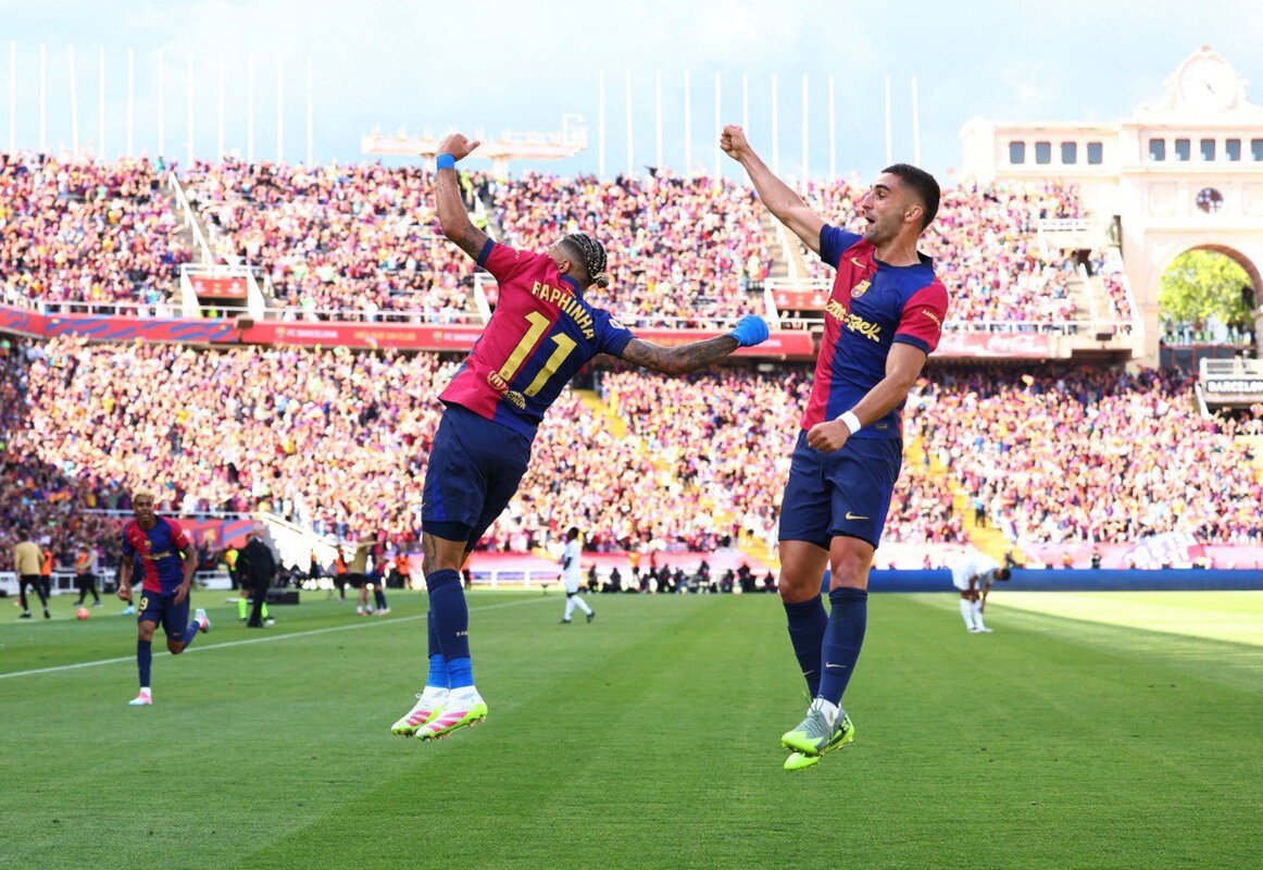 برشلونة يقهر ريال مدريد برباعية ويقترب من حسم لقب الدوري الإسباني