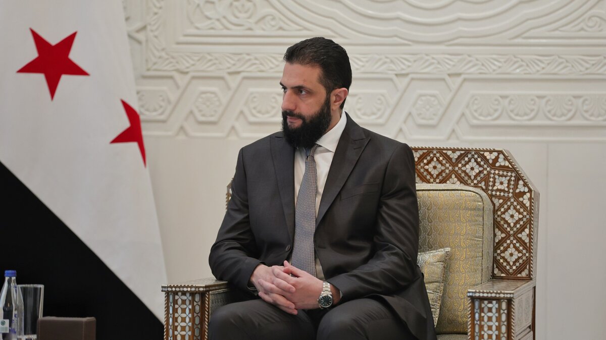 تقرير: الرئيس الشرع يعيد لسوريا مكانتها الدولية رغم تحديات الحرب والاقتصاد