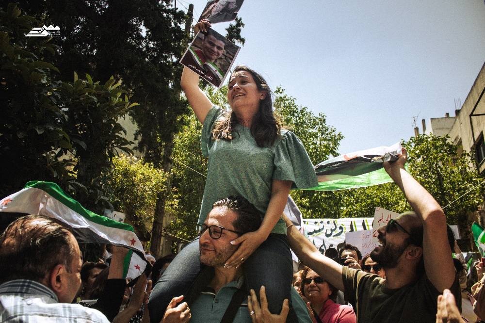 بعد غياب 13 عامًا.. وعد الخطيب تعود إلى سوريا وسط استقبال حافل