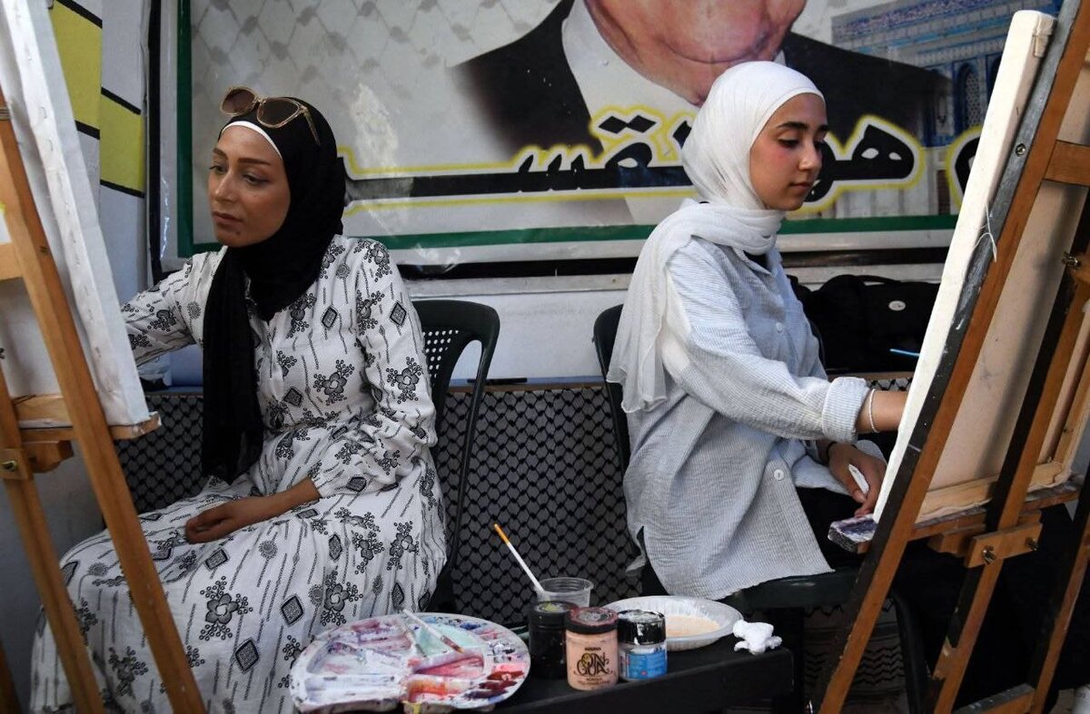 أمسية "كلمة وريشة ووتر" تجمع الأدب والفن في مخيم جرمانا تضامناً مع غزة