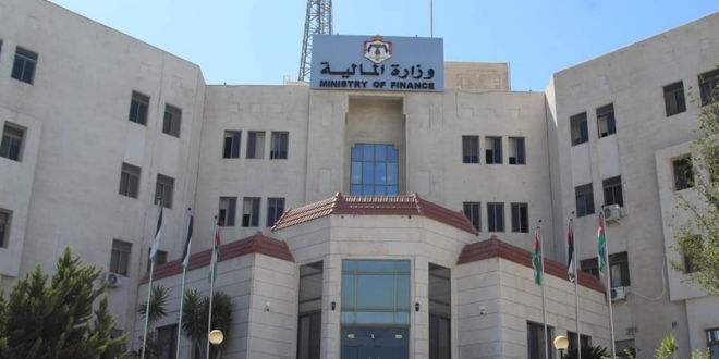 الأردن يخفّض ويوحّد رسوم العبور للشاحنات السورية: خطوة لدعم التبادل التجاري