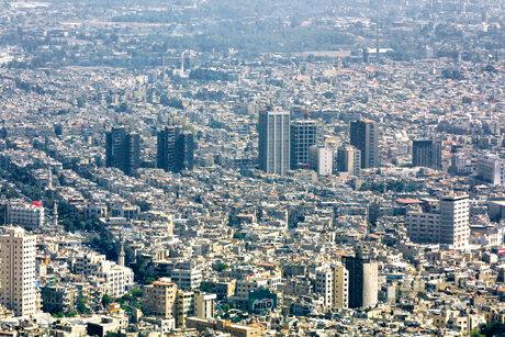 صفقات إماراتية وعملة جديدة: هل تفتح سوريا أبوابها للاستثمارات الخليجية؟