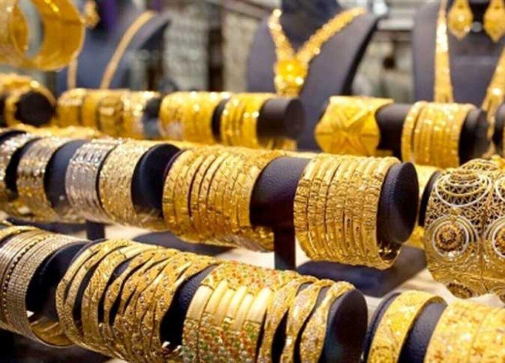 الليرة السورية تحافظ على استقرارها أمام الدولار والذهب يعاود الارتفاع