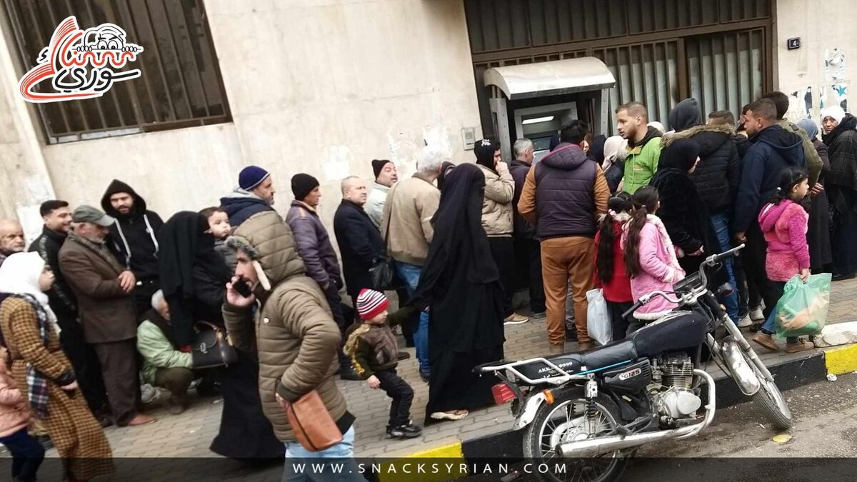 منحة قطرية وزيادة مرتقبة: هل تشهد رواتب القطاع العام السوري تحسناً ملموساً؟