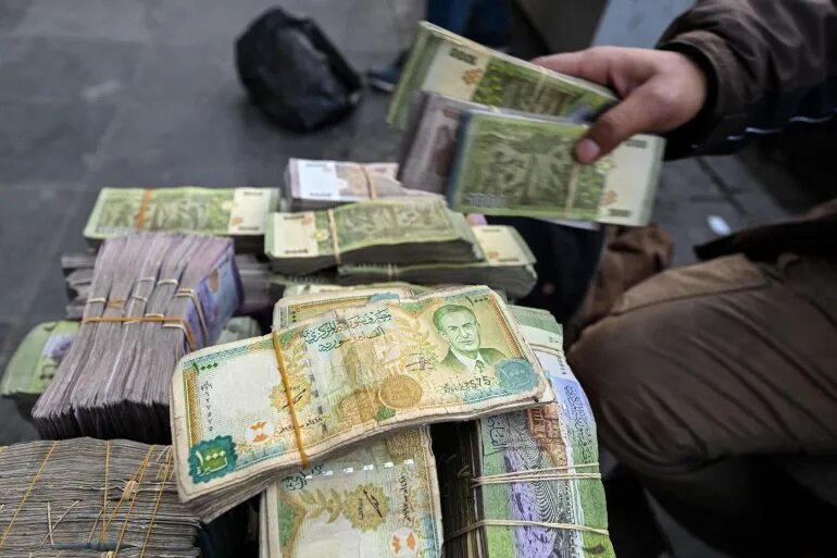 صعود مستمر للدولار: أسعار الصرف والذهب مقابل الليرة السورية اليوم الأحد 4 مايو 2025