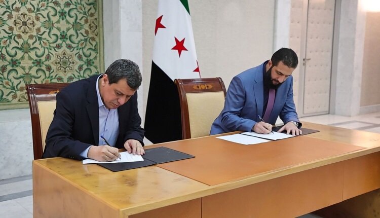 مفاوضات لتعديل الدستور: هل تنجح دمشق والإدارة الذاتية في التوصل لاتفاق؟