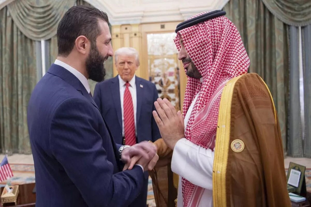 من مقاتل ملثم إلى رئيس دولة: كيف تحول الجولاني ليصافح ترامب ويقود سوريا الجديدة؟