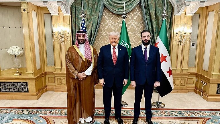رويترز: قرار ترامب المفاجئ بشأن سوريا يربك مسؤولي العقوبات وإدارة بايدن تبحث عن آلية للتنفيذ