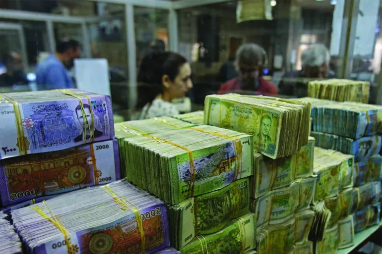 تحديث فوري: أسعار الدولار واليورو والذهب مقابل الليرة السورية في السوق السوداء اليوم