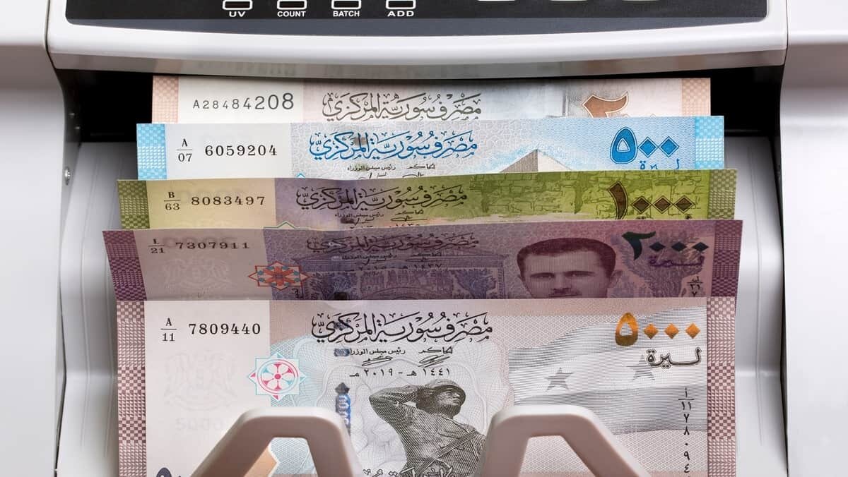 تذبذب مستمر: أسعار الدولار واليورو والذهب في السوق السوداء السورية اليوم الثلاثاء 10 يونيو 2025
