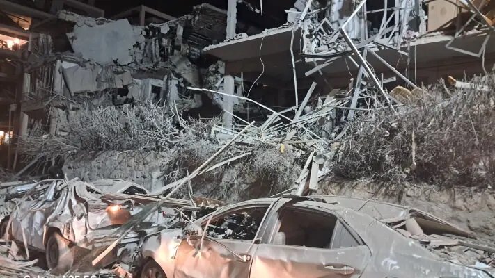 هجوم صاروخي إيراني عنيف يهز تل أبيب: دمار واسع النطاق وإجلاء جماعي للسكان