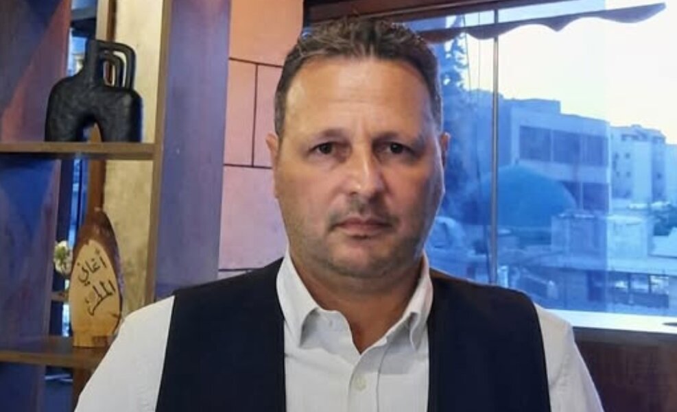 إدلب: اعتقال الناشط مازن عرجا بعد انتقاده بناء مسجد في حديقة أطفال على فيسبوك