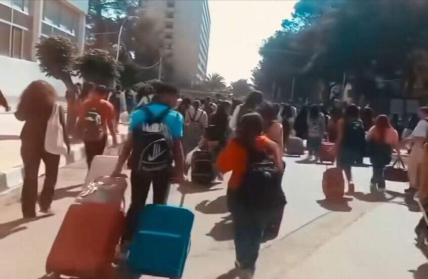 تحرك حكومي لاحتواء التوتر في الجامعات السورية بعد انتشار فيديوهات لطلاب يغادرون السكن الجامعي