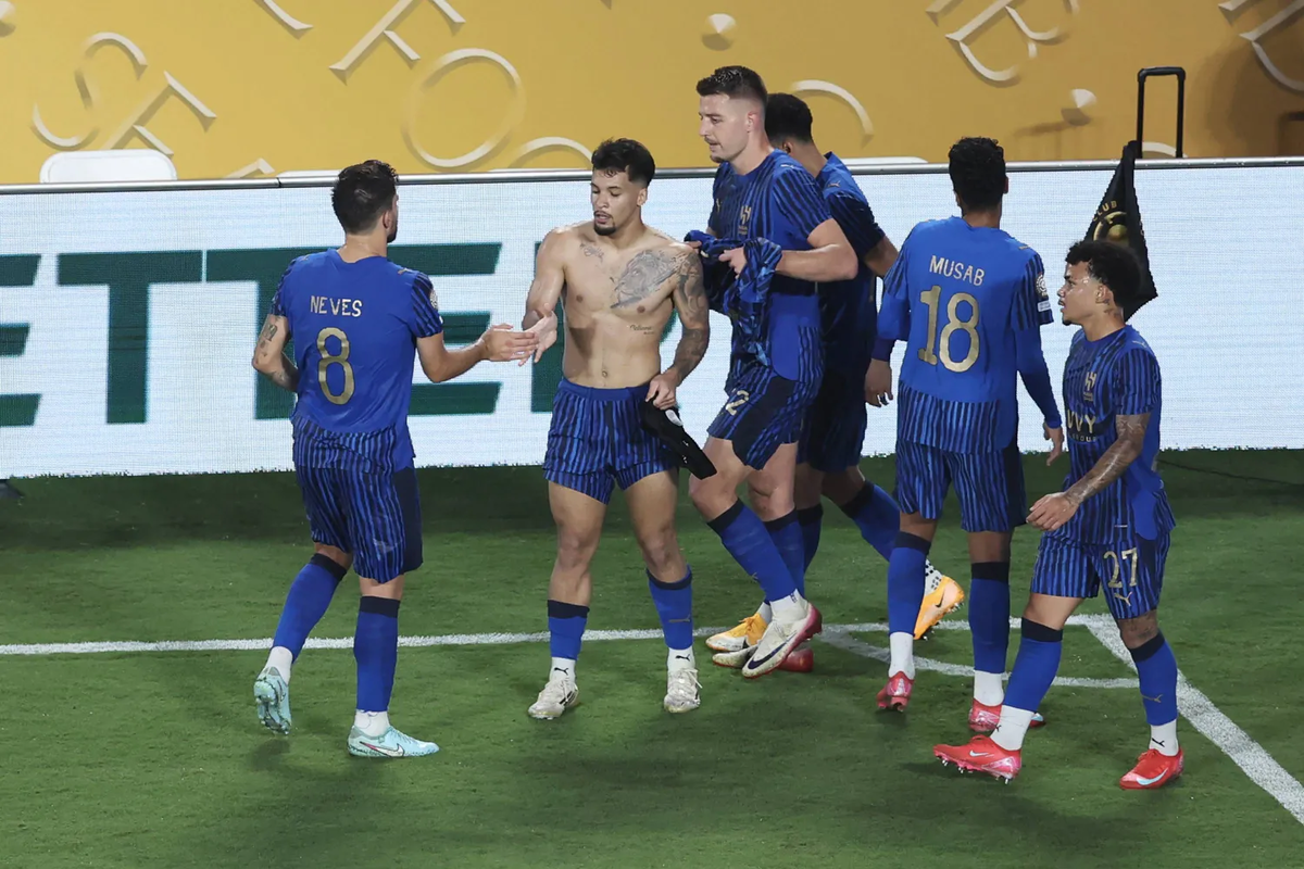 ملحمة كروية: الهلال السعودي يُطيح بمانشستر سيتي برباعية تاريخية ويتأهل إلى ربع نهائي كأس العالم للأندية