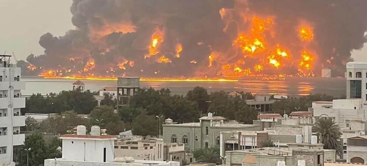 تصعيد خطير: إسرائيل تقصف موانئ يمنية على البحر الأحمر الخاضعة لسيطرة الحوثيين