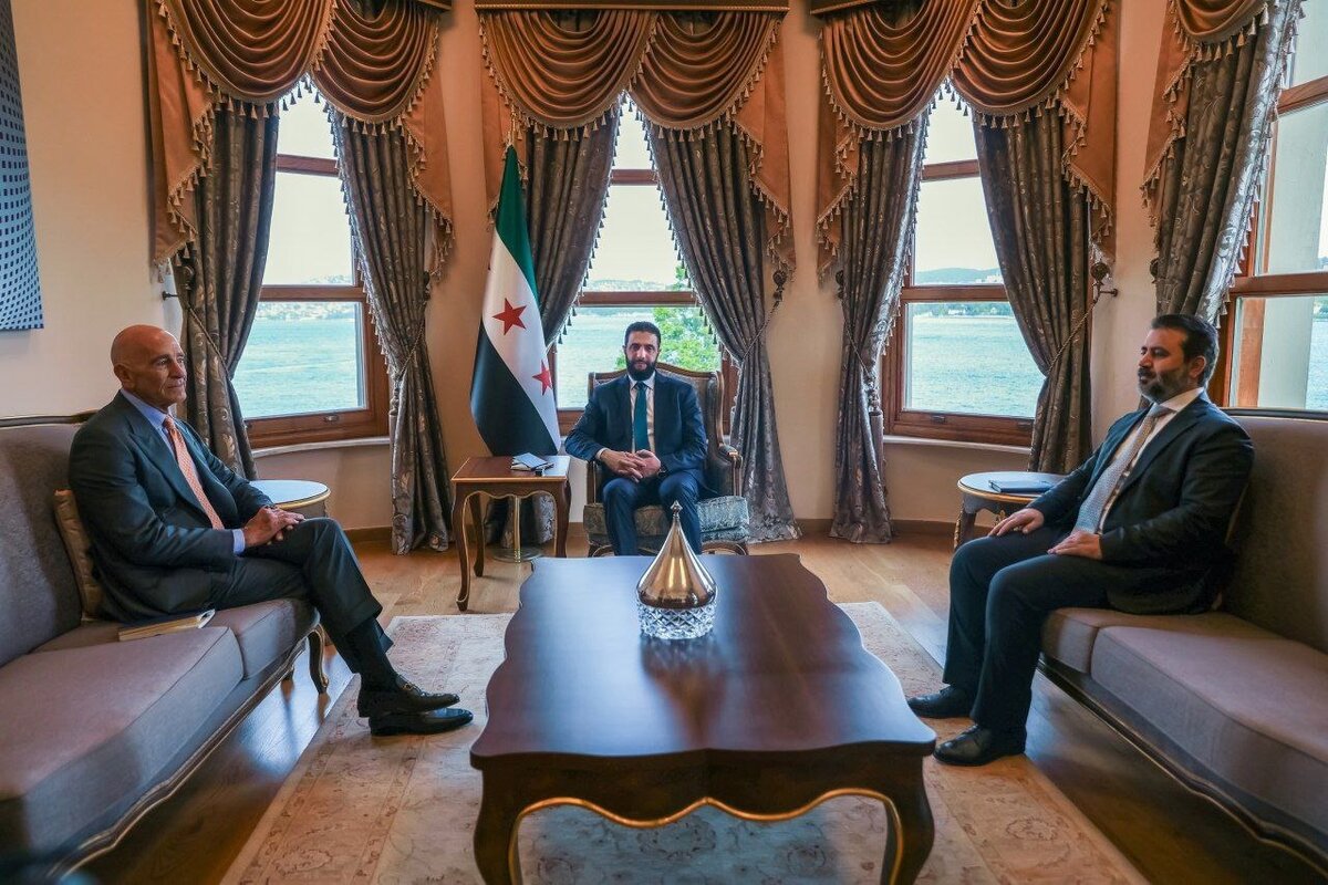 المبعوث الأمريكي يصف لقاءه بالرئيس الشرع بـ"التاريخي" ويكشف عن خطط لرفع العقوبات ودعم الاستثمار في سوريا