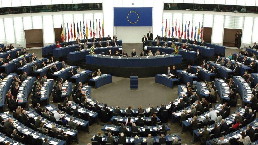 الاتحاد الأوروبي يفرض عقوبات على قادة عسكريين وكيانات تابعة لوزارة الدفاع السورية بسبب انتهاكات حقوق الإنسان