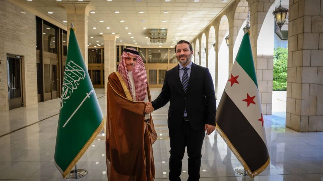السعودية وسوريا تتفقان على تعزيز التعاون الاقتصادي والاستثماري ورفع العقوبات