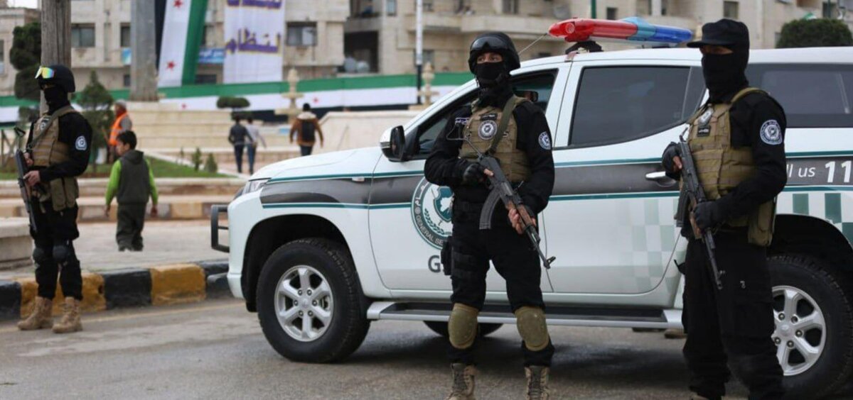 حملة اعتقالات تطال عناصر من النظام السابق في ريفي حمص ودير الزور بتهم تتعلق بالمخدرات والأسلحة