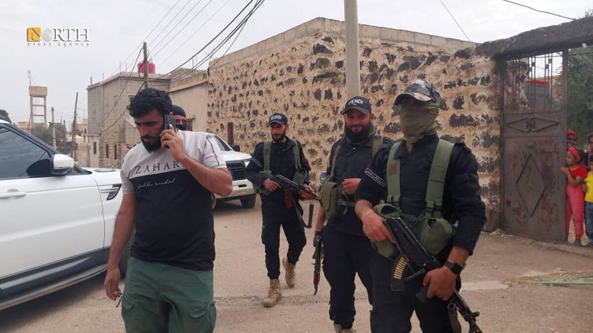 محافظ السويداء يتفقد بلدة الصورة الكبيرة بعد قصف عنيف بقذائف الهاون