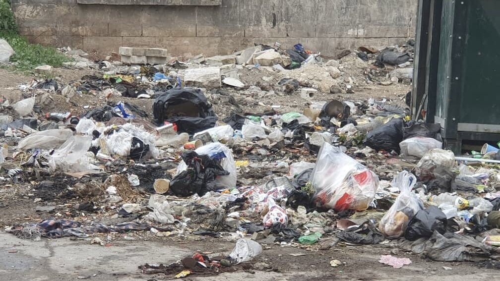 تفاقم أزمة النفايات في حي الأنصاري بحلب: السكان يستغيثون وسط مخاوف صحية