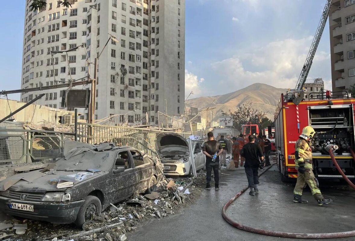 تصعيد خطير: إسرائيل تشن هجوماً واسعاً على إيران وتستهدف قادة عسكريين ومنشآت نووية