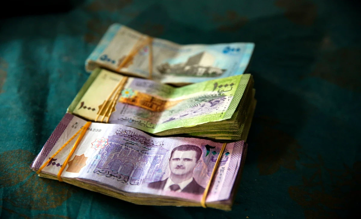 تحديث فوري: أسعار صرف الليرة السورية مقابل الدولار والعملات الأجنبية الرئيسية اليوم الاثنين