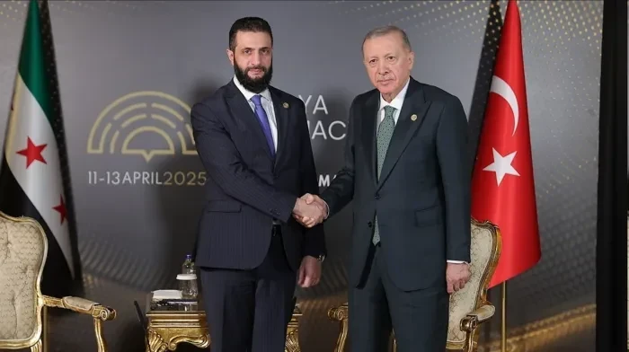 أردوغان يبشر بعودة العلاقات الجوية مع سوريا بعد رفع العقوبات الأوروبية