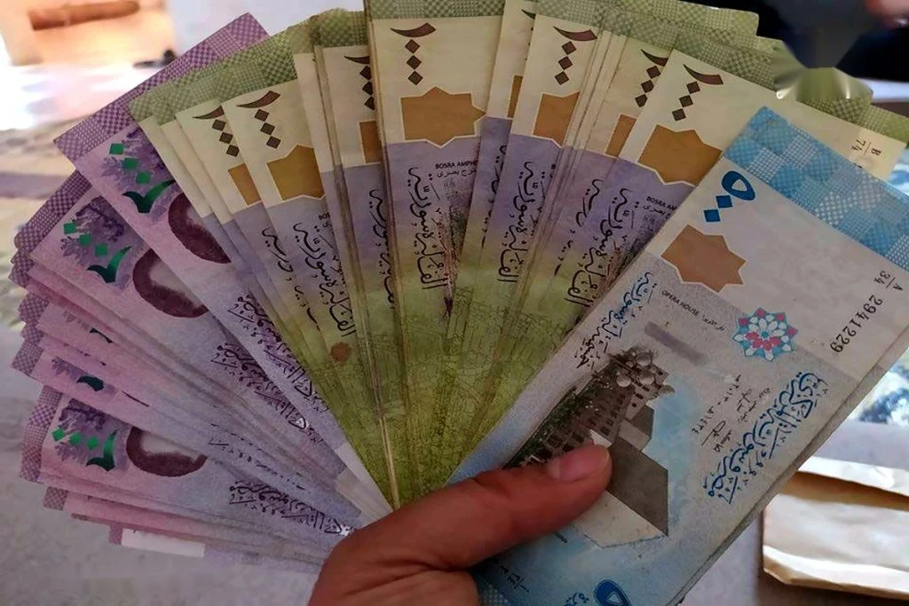 تذبذب مستمر: الليرة السورية تشهد تقلبات جديدة أمام الدولار والعملات الأجنبية اليوم