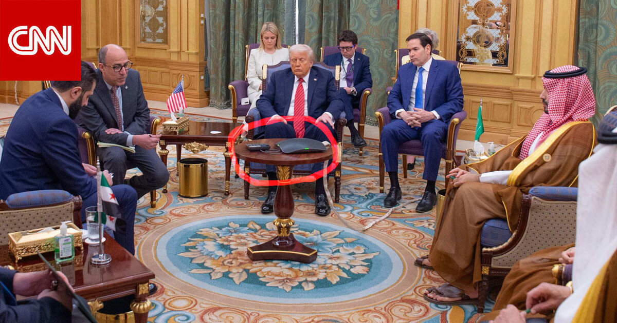غموض يحيط بجهاز ظهر أمام ترامب خلال لقاء الشرع وبن سلمان.. ما قصته؟