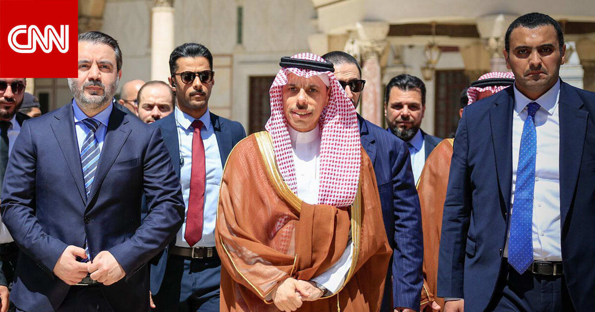هتافات ترحيب بوزير الخارجية السعودي تهز المسجد الأموي خلال زيارته التاريخية لدمشق