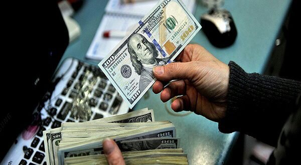 خبير اقتصادي يكشف: ثلاثة أسعار للدولار في سوريا.. والمركزي في "غيبوبة"!