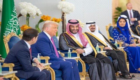 ترامب في الرياض: صفقات ضخمة وشراكة استراتيجية مع السعودية وسط استقبال ملكي حافل
