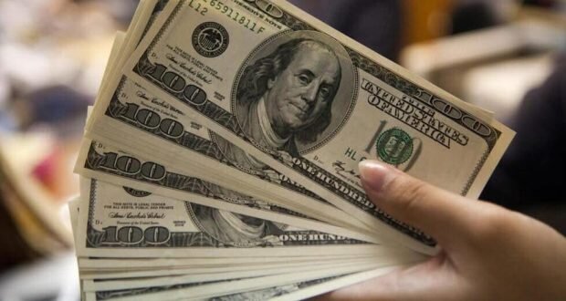 هبوط حاد للدولار في سوريا: هل هو فرصة ذهبية أم فخ للمدخرين؟ خبير اقتصادي يوضح