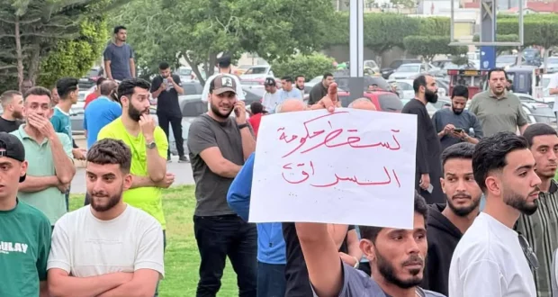 أزمة سياسية في ليبيا: استقالات جماعية في حكومة الدبيبة ومظاهرات حاشدة تطالب بإسقاطها