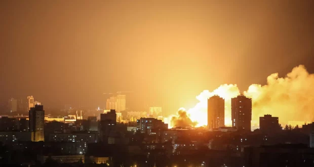تصعيد في كييف: قتلى وجرحى في هجوم روسي مكثف والبحث عن ناجين مستمر