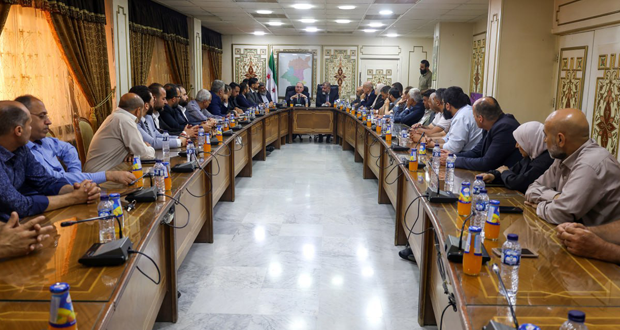 وزير المالية ومحافظ درعا يناقشان خطط إنعاش الاقتصاد المحلي في درعا