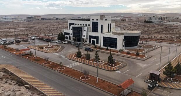 حمص: 146 مستثمراً يضعون خططاً لتسريع إنجاز مشاريعهم في مدينة حسياء الصناعية