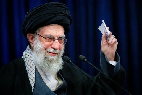 خامنئي يتحدى أمريكا: إيران لن تستسلم للضغوط وأي تدخل عسكري أمريكي سيكون كارثياً