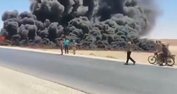 مأساة على طريق الحسكة-الرقة: انقلاب صهريج محروقات واحتراق سائقه ومصرع شاب بحادث سير في الدرباسية